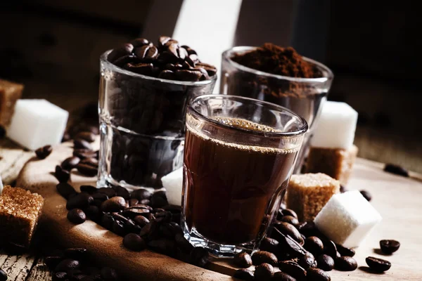 Preto, moído, grãos de café robusta — Fotografia de Stock