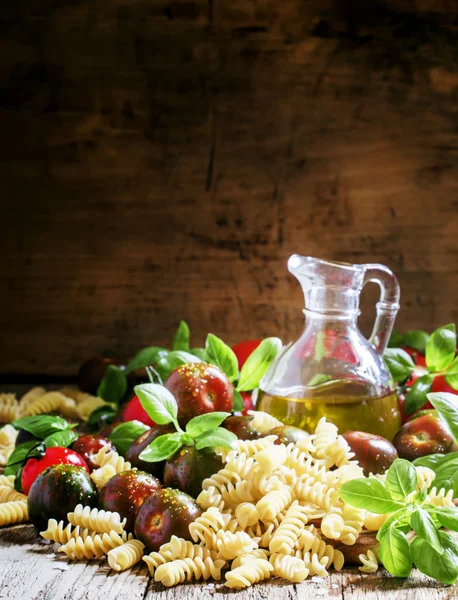 Droge Italiaanse pasta spiraline — Stockfoto