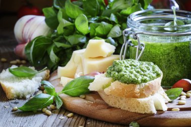 Bruschetta taze pesto sos ile