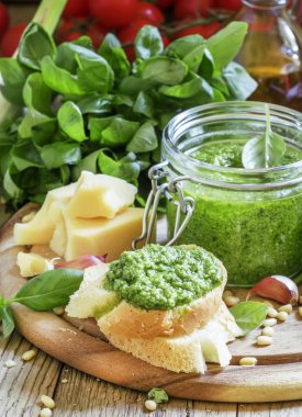 Bruschetta taze pesto sos ile