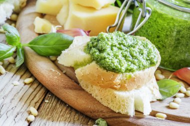 Bruschetta taze pesto sos ile