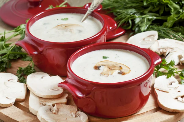 Creamy mushroom soup with mushrooms — Stock Image Creamy mushroom soup with mushrooms Stock Picture