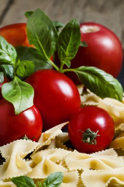 Kuru İtalyan makarna farfalle