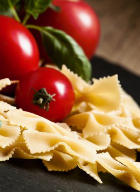 Kuru İtalyan makarna farfalle