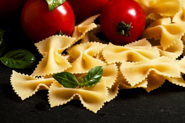 Kuru İtalyan makarna farfalle