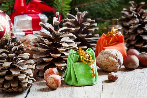 袋にクリスマスと新年の贈り物 — ストック写真