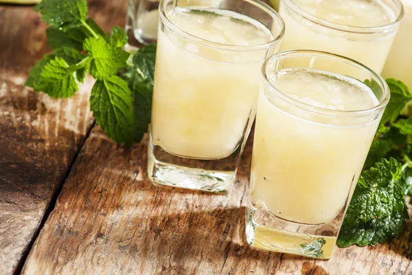 Suco de melão em uns copos — Fotografia de Stock