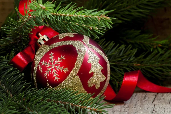 Červené a zlaté vánoční koule — Stock fotografie