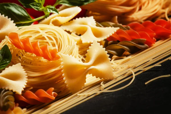 Diverse Pasta, selectieve aandacht — Stockfoto