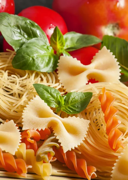 Pasta assortita, attenzione selettiva — Foto Stock