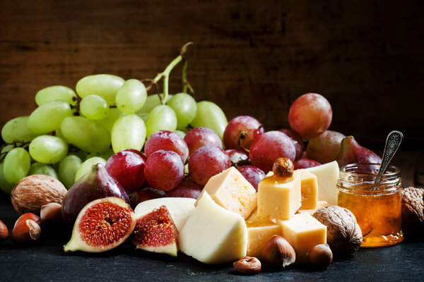 Snack plate for wine