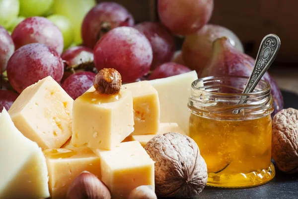 Snack plate for wine — Stock Photo, Image