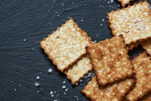 Krokante gouden crackers — Stockfoto