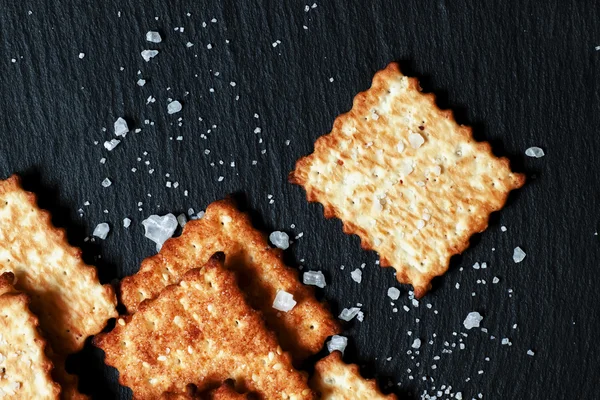 Krokante gouden crackers — Stockfoto