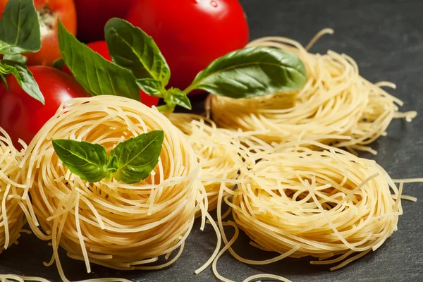 Сухая итальянская паста фиделлини — стоковое фото