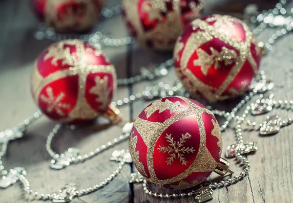 Christmas kırmızı ve altın top ve boncuk — Stok fotoğraf