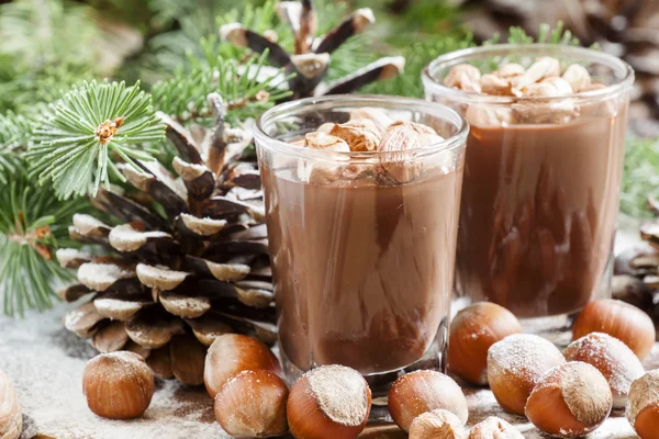 Festlig chokladmousse med nötter — Stockfoto