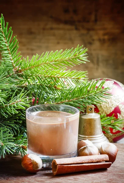 Chocolate caliente con canela y nueces — Foto de Stock