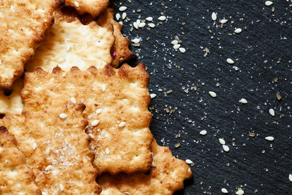 Galletas dulces, sésamo, granos de azúcar —  Fotos de Stock