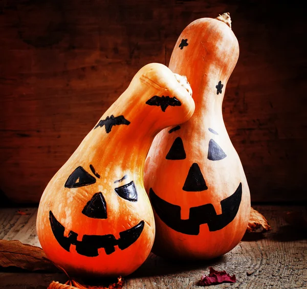 Halloween dýně na staré dřevěné pozadí — Stock fotografie