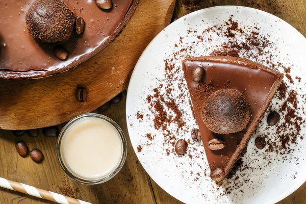 Stück Schokoladenkuchen — Stockfoto