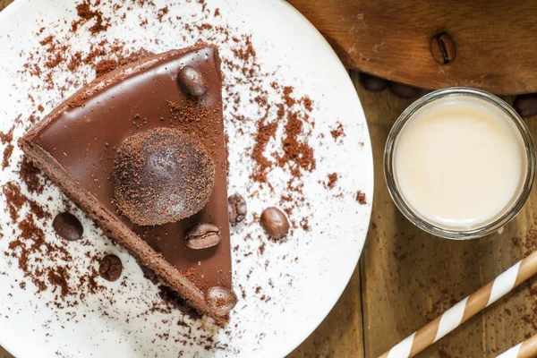 Stück Schokoladenkuchen — Stockfoto