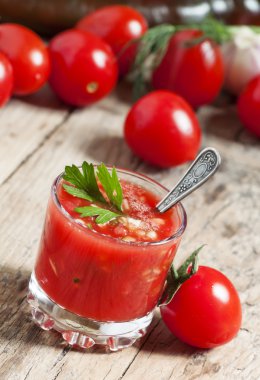 Sebze ve taze domates domates suyu