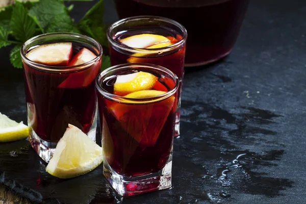 Vörös bor, a citrom és a narancs — Stock Fotó