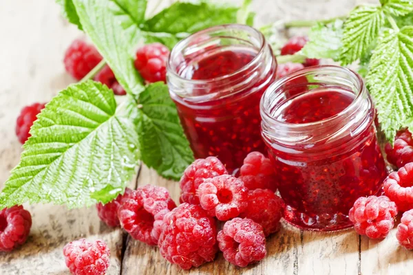 Ahududu reçeli iki kavanoz