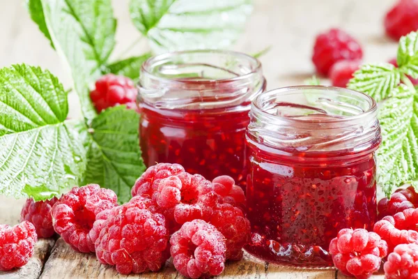 Ahududu reçeli iki kavanoz