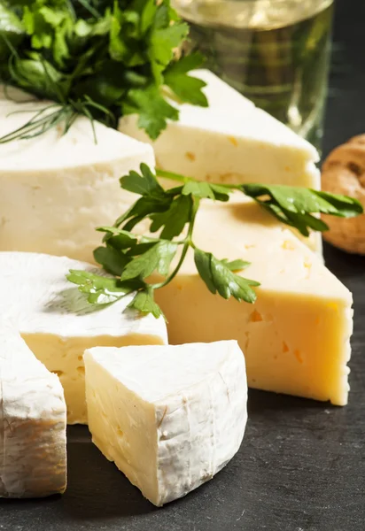 Assorted different kinds of cheese — Stock Photo, Image