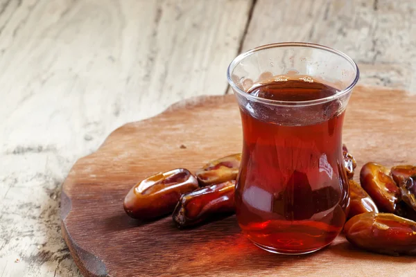 Fekete tea, a hagyományos iszlám kupa — Stock Fotó