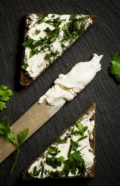 Fast canapes with soft cheese — Stock Photo, Image