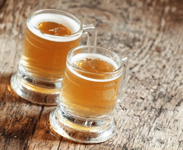 Pair of light beer — Stock Photo, Image