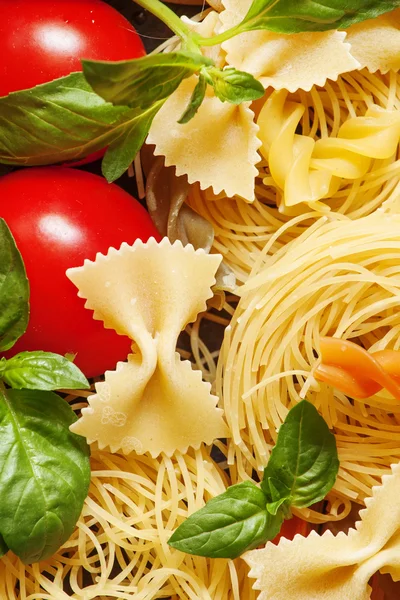 Pasta assortita, attenzione selettiva — Foto Stock