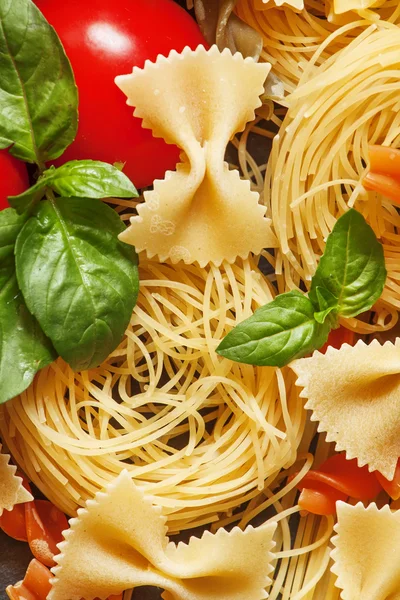 Pasta assortita, attenzione selettiva — Foto Stock