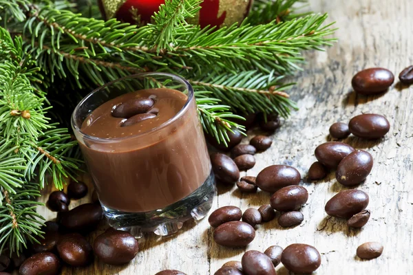 Chokladmousse, godis, kaffe bönor — Stockfoto