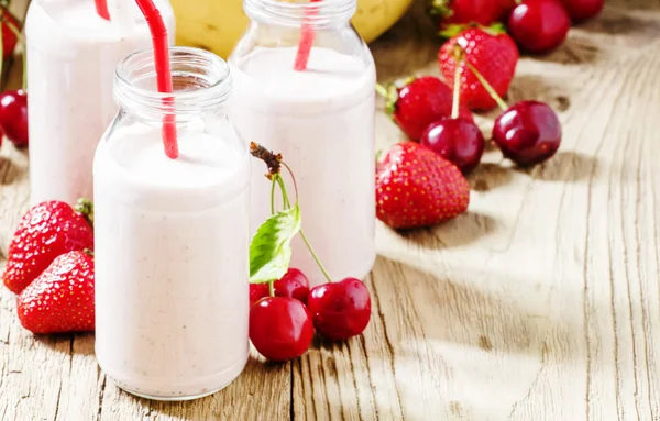 Strawberry-cherry milkshake with banana — Stock Photo, Image