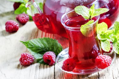 Yaz Ahududu Çay nane bir cam ile