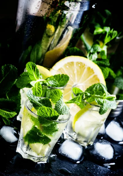 Kalter Sommercocktail mit Wodka — Stockfoto