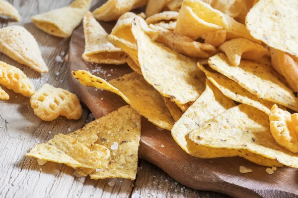 Chips de milho mexicano, nachos com sal — Fotografia de Stock