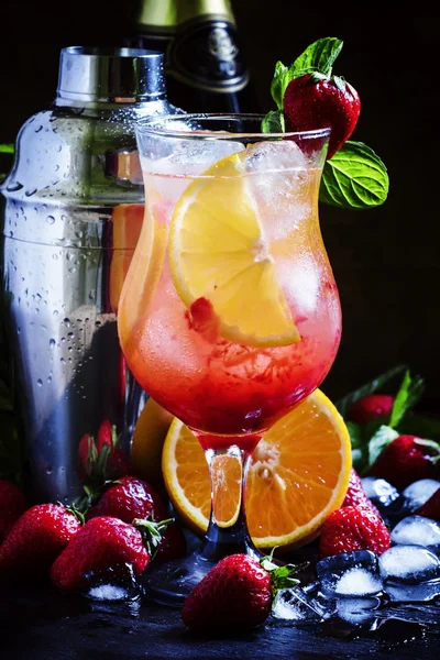 Alkoholischer Cocktail mit Schaumwein — Stockfoto