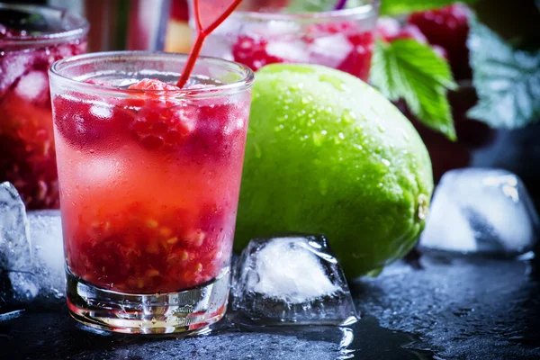 Alcoholic raspberry cocktail — Stock Photo, Image