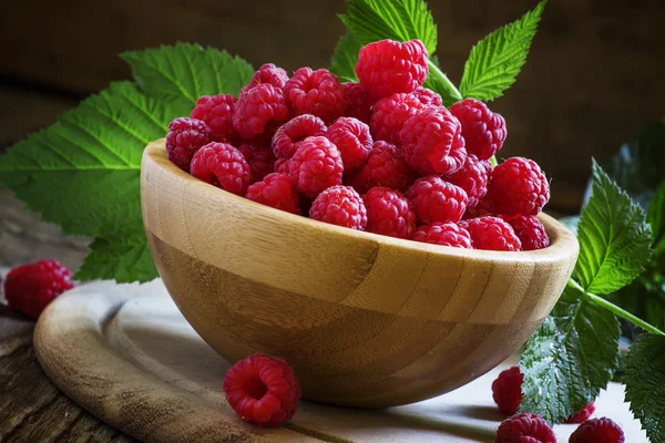 Fresh organic raspberries in bowl — Stock Photo, Image