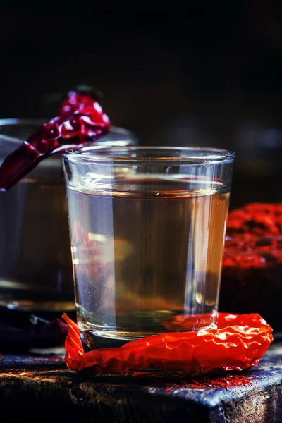 Biber ile geleneksel Ukrayna votka 