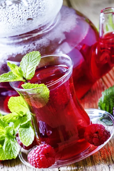 Yararlı Ahududu Çay nane ile