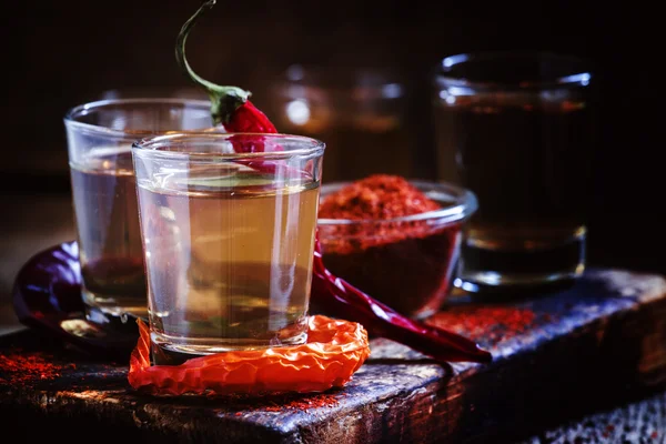 Vodka tradicional ucraniano con pimienta — Foto de Stock