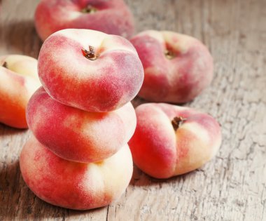 Olgun pembe şeftali doruk