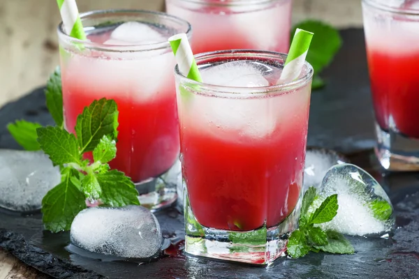 Cold red cocktail with ice and mint — Stock Photo, Image