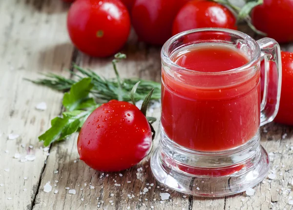 Tomatensaft im altmodischen Becher — Stockfoto